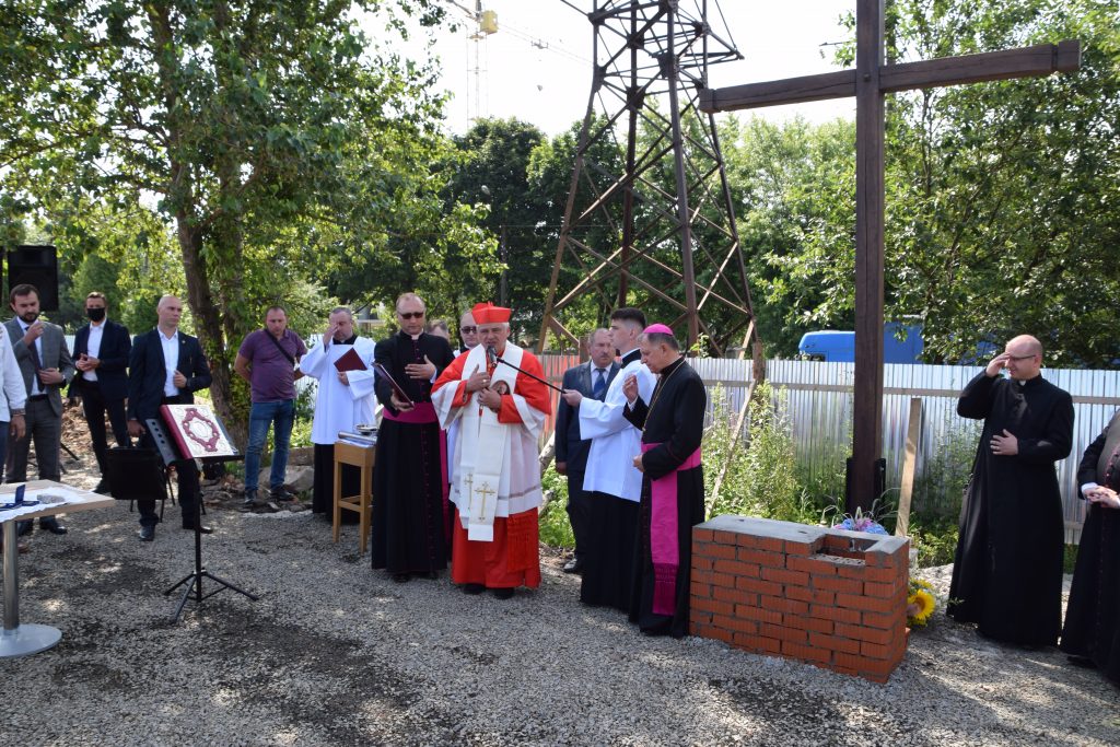 Papieski Jałmużnik Kard. Krajewski Z Wizytą Na Ukrainie | EKAI