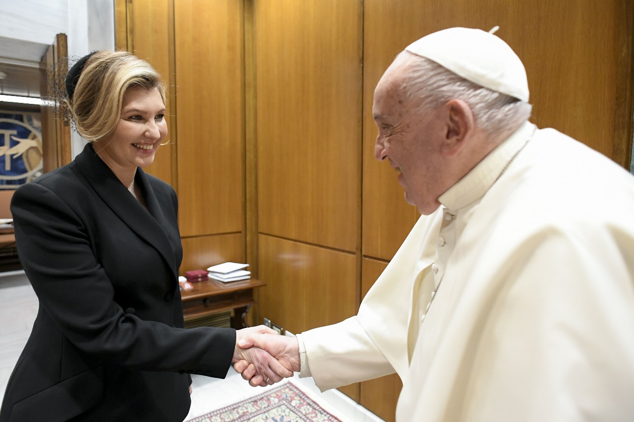 Ołena Zełenska u papieża i w Bambino Gesù